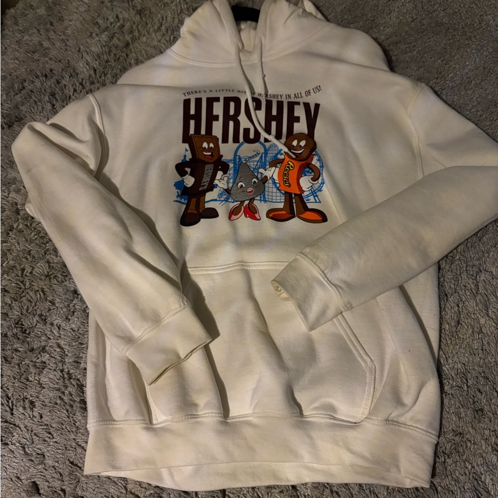 Gildan Cream Hoodie with Hershey Graphic